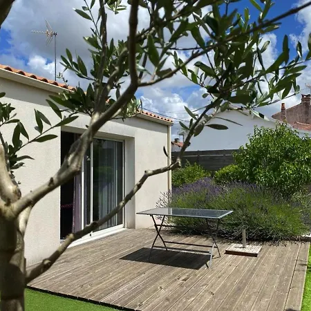 Sejour Au Coeur De : Maison Avec Terrasse Et Garage Pres De La ! - Fr-1-336-125 * Жар-сюр-Мер