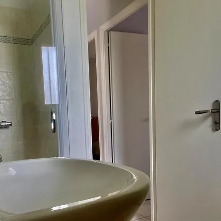 Sejour Au Coeur De : Maison Avec Terrasse Et Garage Pres De La ! - Fr-1-336-125 * Жар-сюр-Мер
